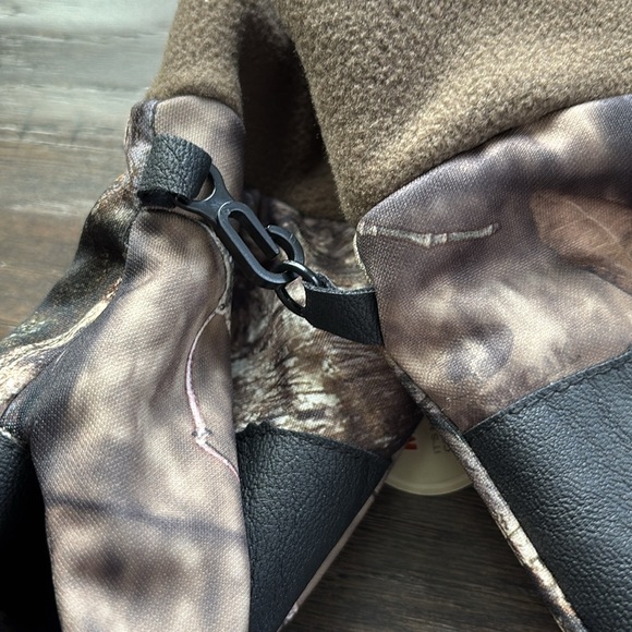 Mossy Oak Hot Shot 3M Thinsulate insulated camo, fingerless,fleece lined mittens - Picture 6 of 9